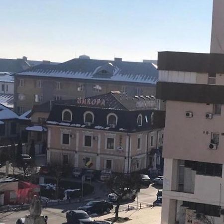 Appartement Garsoniera lux centru pietonal Tîrgu - Jiu à Târgu Jiu Extérieur photo