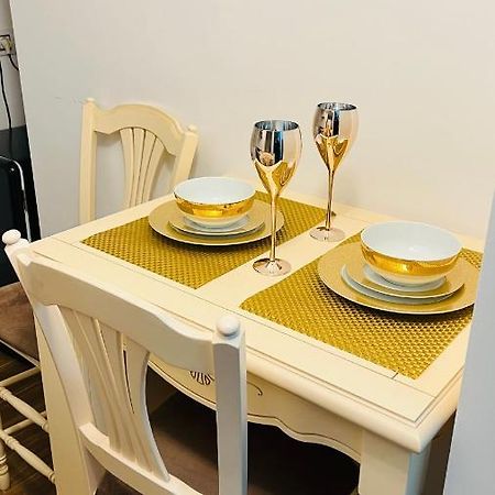 Appartement Garsoniera lux centru pietonal Tîrgu - Jiu à Târgu Jiu Extérieur photo