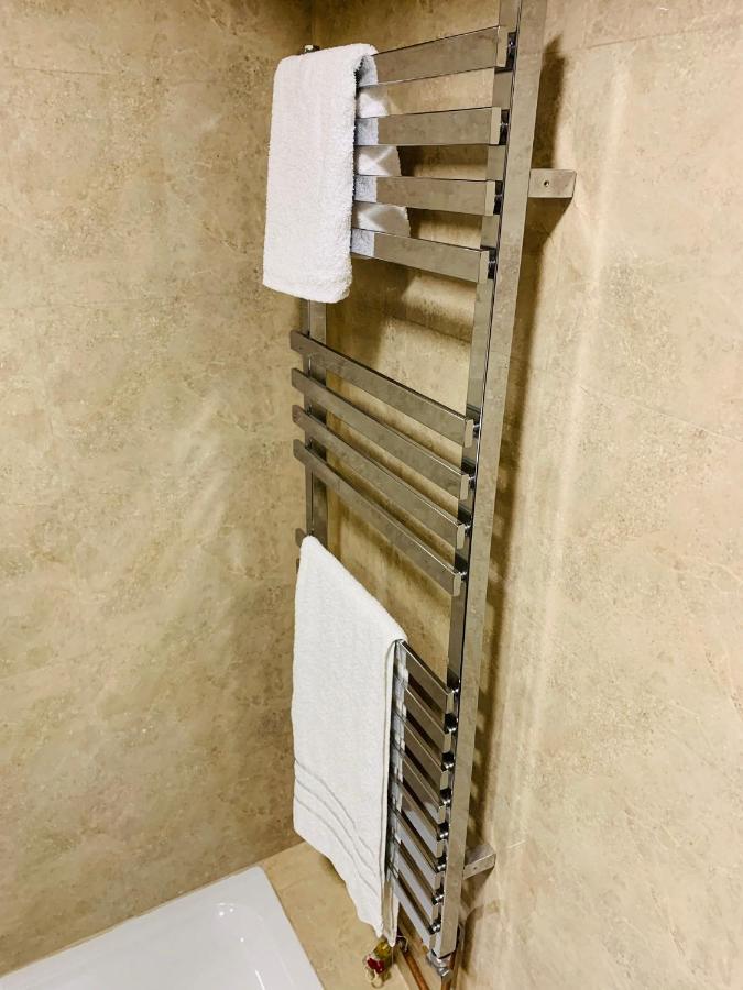 Appartement Garsoniera lux centru pietonal Tîrgu - Jiu à Târgu Jiu Extérieur photo