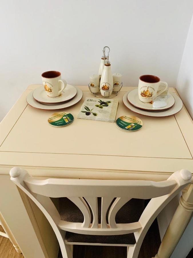 Appartement Garsoniera lux centru pietonal Tîrgu - Jiu à Târgu Jiu Extérieur photo