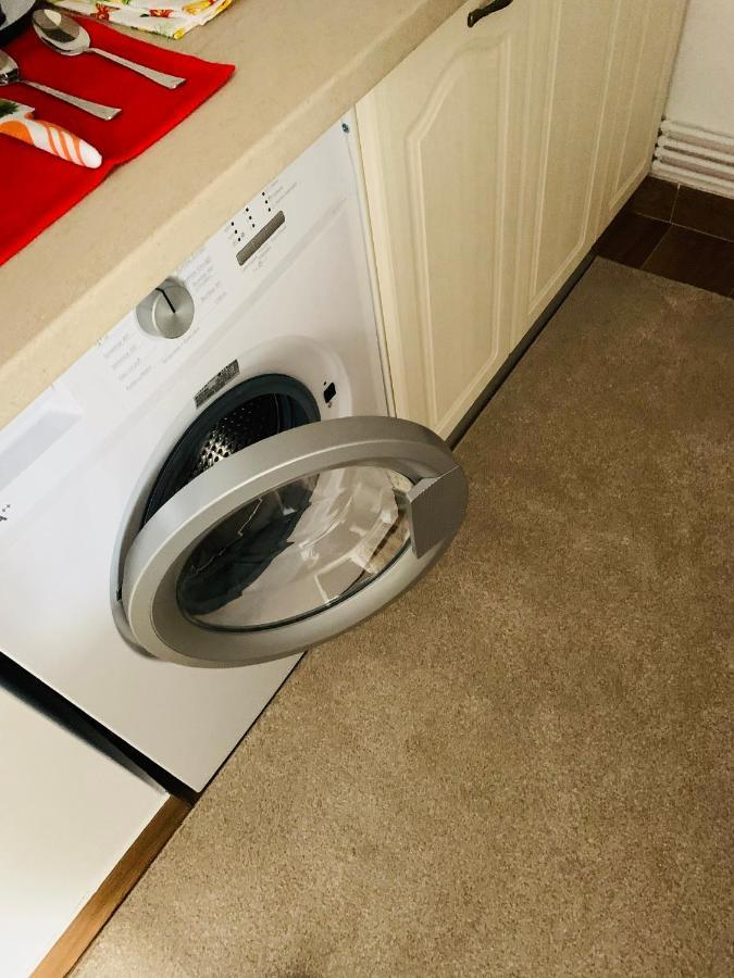 Appartement Garsoniera lux centru pietonal Tîrgu - Jiu à Târgu Jiu Extérieur photo