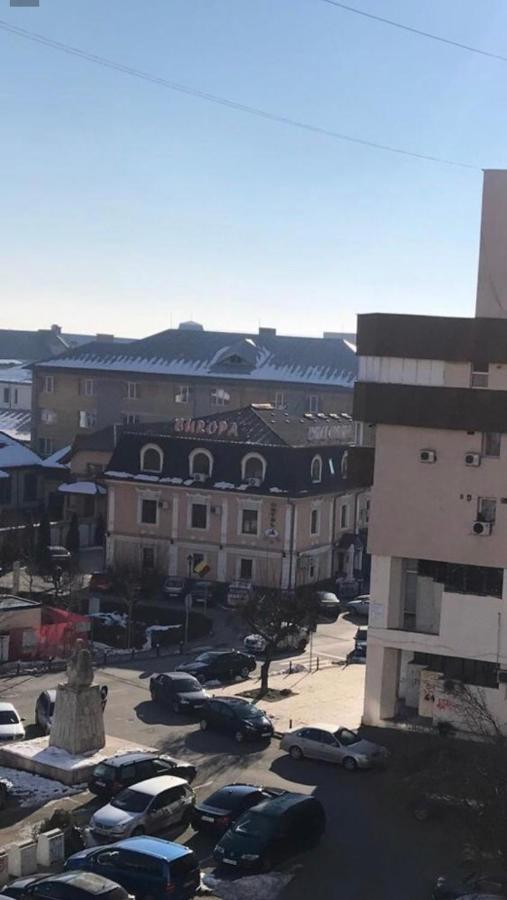 Appartement Garsoniera lux centru pietonal Tîrgu - Jiu à Târgu Jiu Extérieur photo