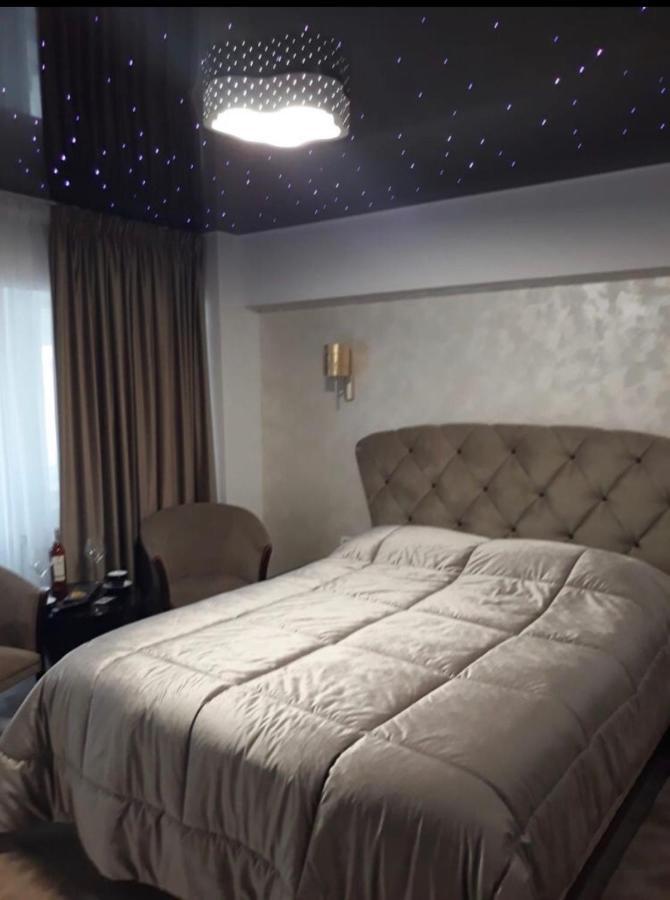 Appartement Garsoniera lux centru pietonal Tîrgu - Jiu à Târgu Jiu Extérieur photo