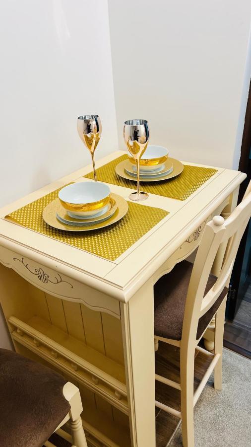 Appartement Garsoniera lux centru pietonal Tîrgu - Jiu à Târgu Jiu Extérieur photo